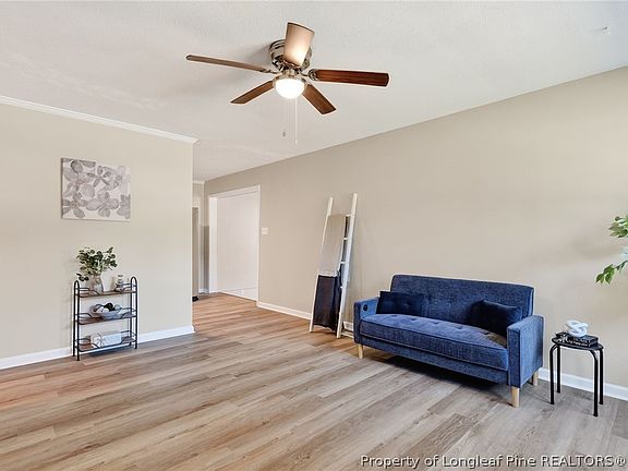 5th image of 835 Dwain Dr