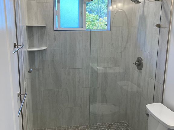 4th image of 721 Menlo Ave