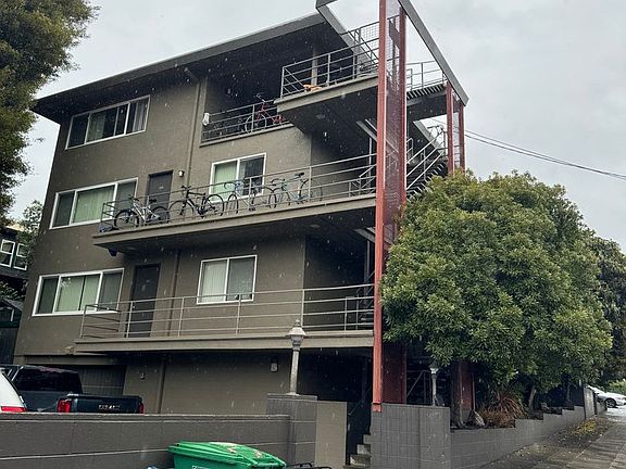 2nd image of 2819 Derby St APT 201