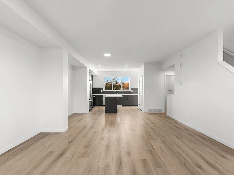 71 Westwind Dr — Photo 4