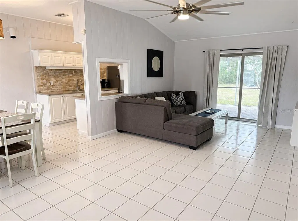 3 bed, 2.0 bath, 1474 sqft, $3,500 — Photo 3