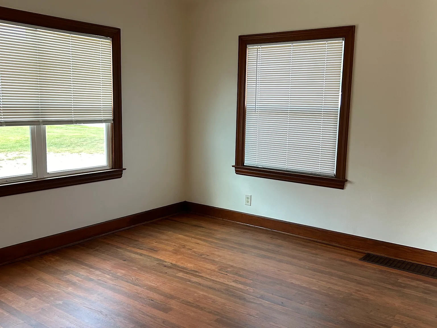 2 bed, 760 sqft, $1,200 — Photo 2