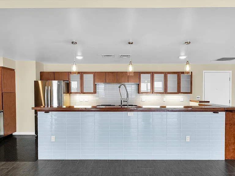 301 N Neil St #808-809 — Photo 12