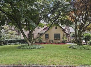 100 Woodlands Ave, White Plains, NY 10607