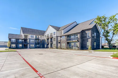 SADDLE CREEK VILLAGE Photo 1