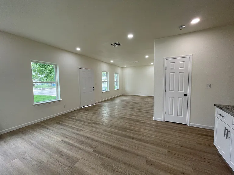 610 Pecan Valley Dr — Photo 13