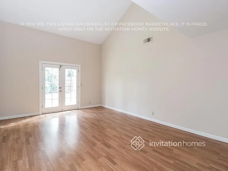 363 Rose Garden Ct — Photo 4