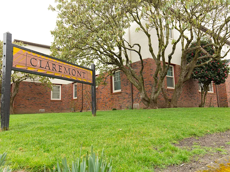 T0131 - Claremont Apartments — Photo 6