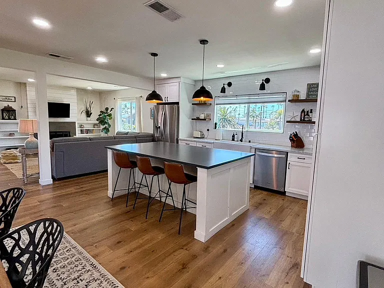 1650 Alvarado St — Photo 8