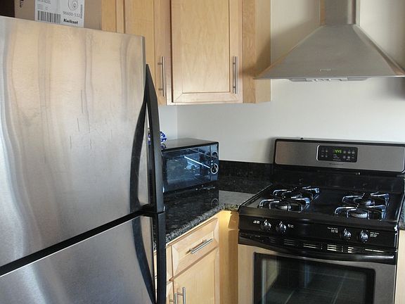 5th image of 827 Wales Dr