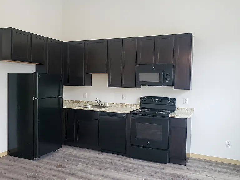 320 W Main St — Photo 3