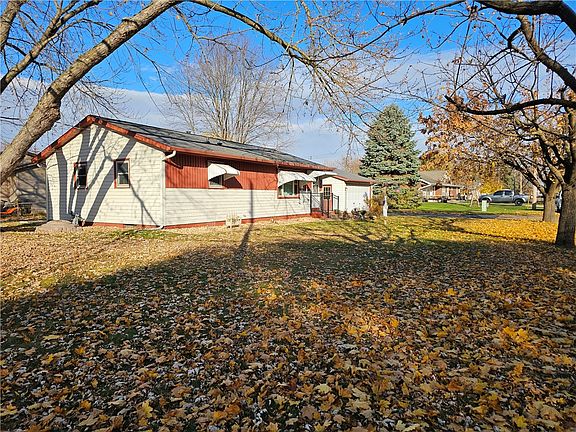 3rd image of 3904 Lark Ave Avenue