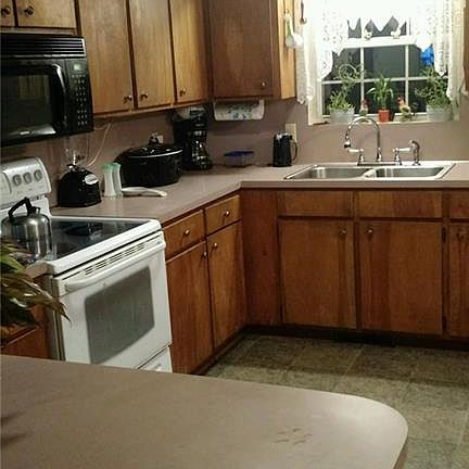 3rd image of 504 W Morehead St
