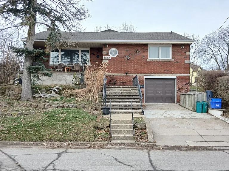 5583 Ontario Ave #B — Photo 1
