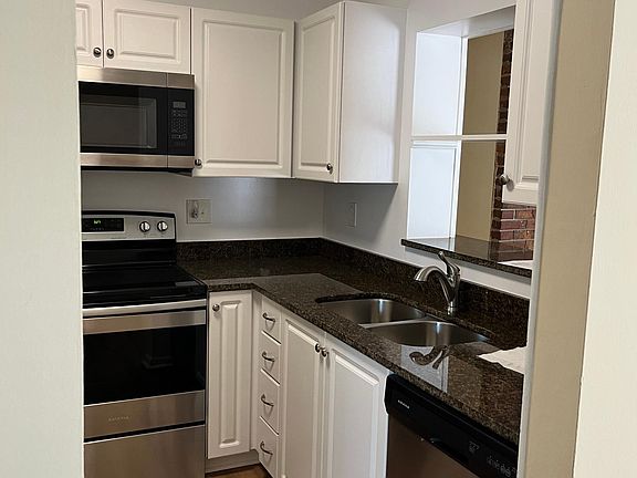 3rd image of 3917 Iowa Ave