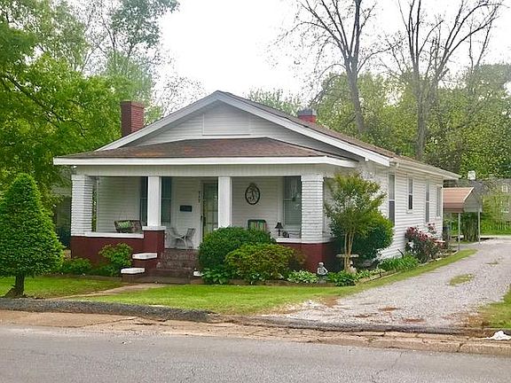 3rd image of 717 Main St