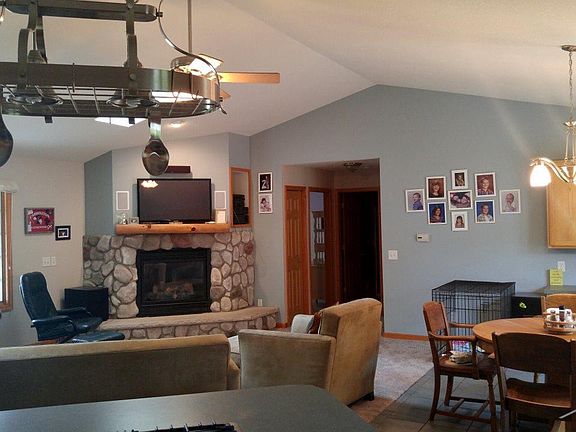 3rd image of 447 W Braeburn Dr