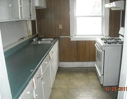 4th image of 147 Illinois St
