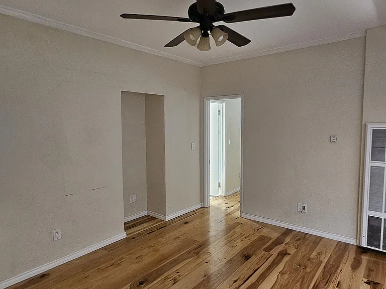 1528 E 1st St #6 — Photo 12