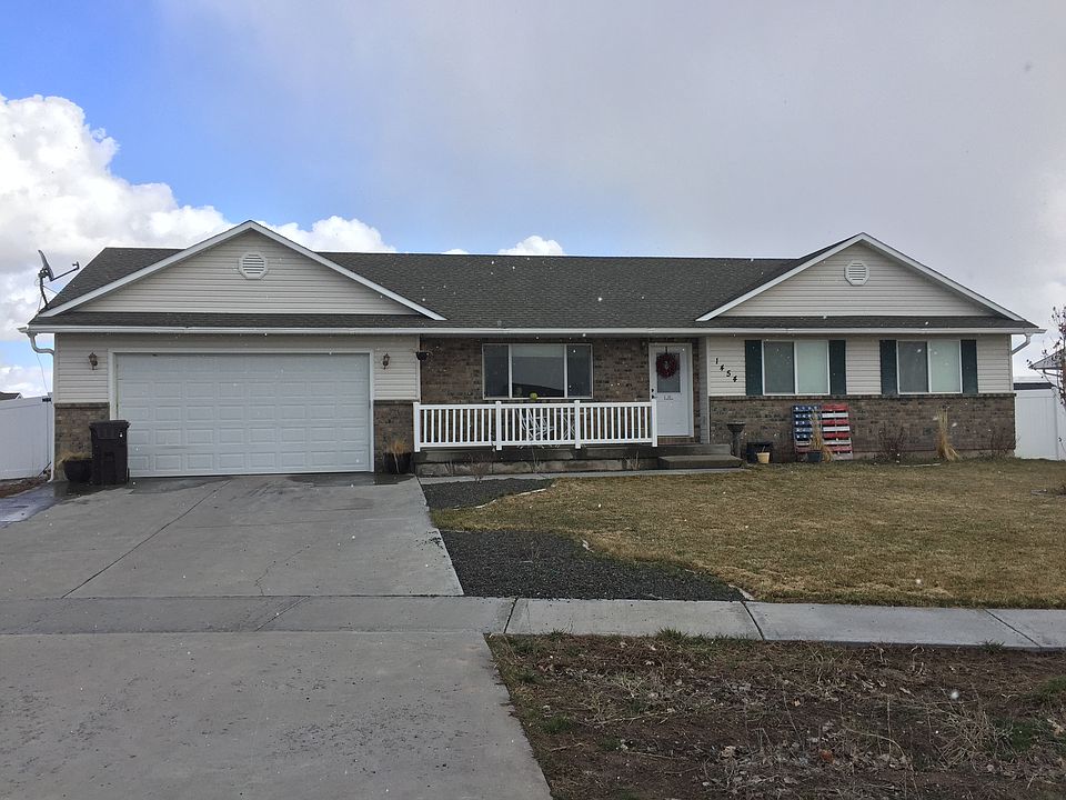 1st image of 1454 N Crimson Dr