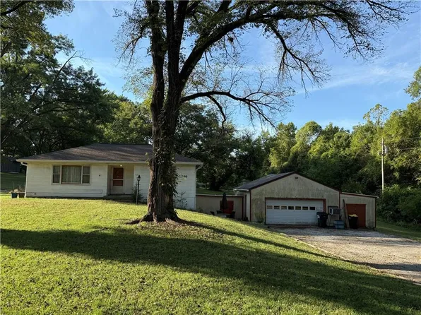 604 Miley St, Lansing, KS 66043