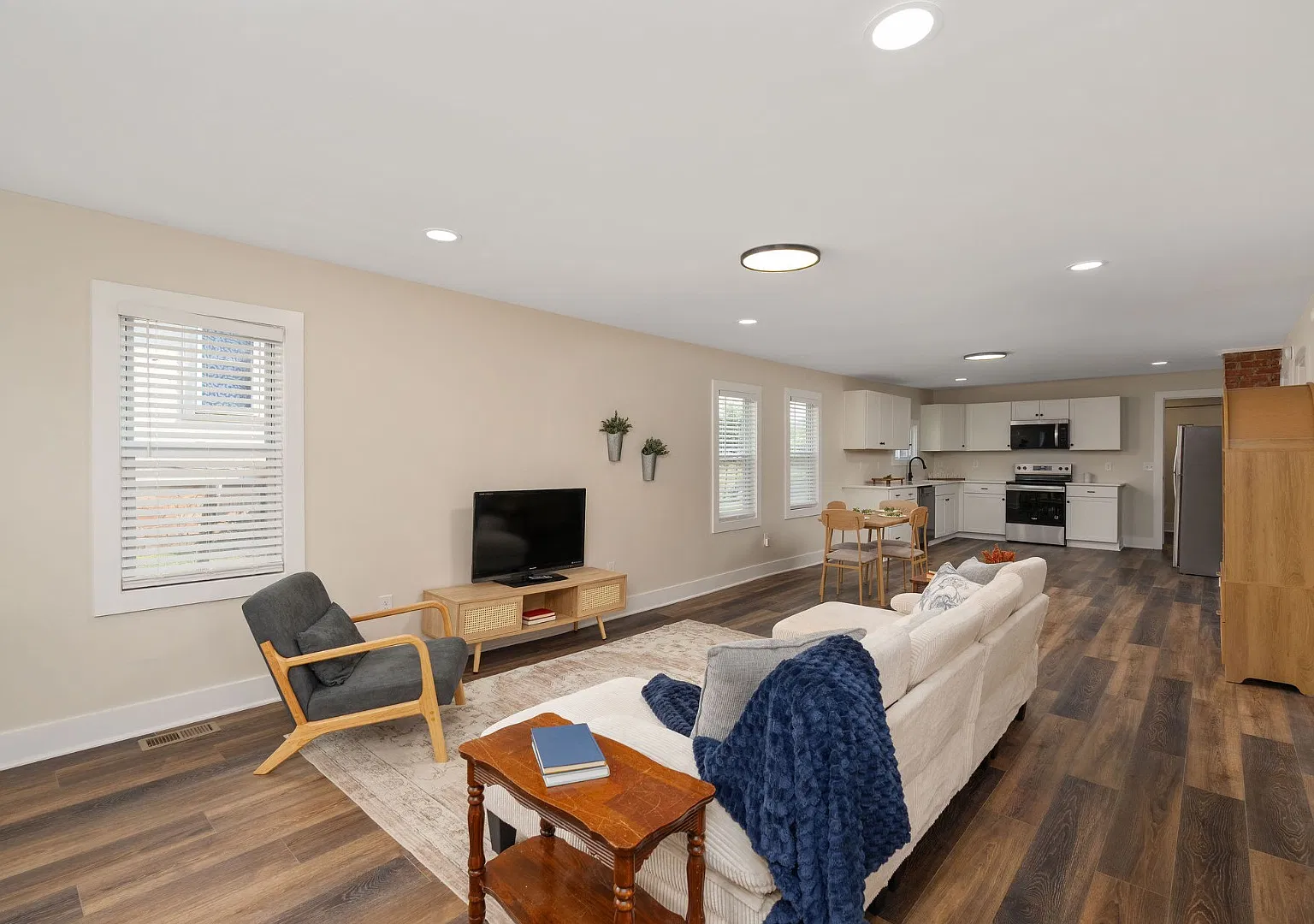 1465 Highpoint Ave — Photo 3