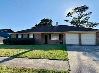 667 Birchwood Dr, Port Neches, TX 77651