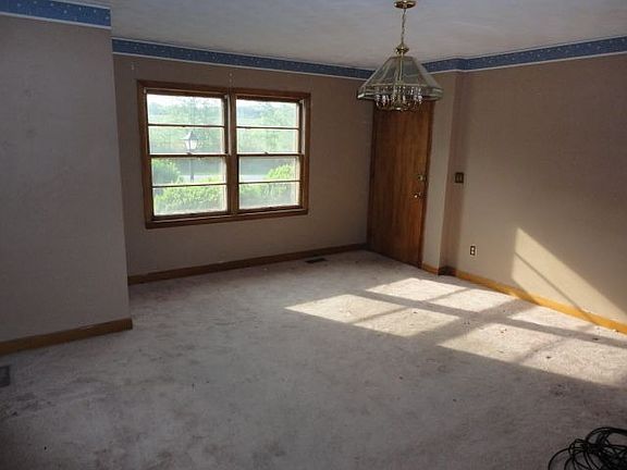 3rd image of 118 Worthmore Dr
