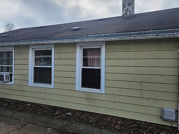2nd image of 1427 E Dayton St