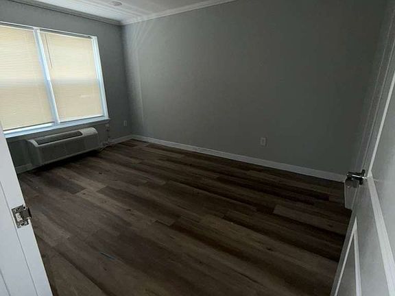 3rd image of 113 12th Ave #1