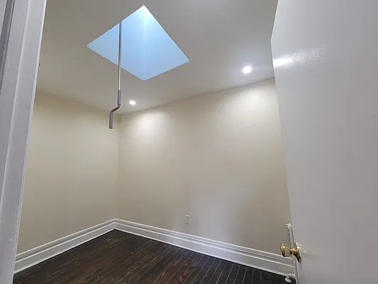 Rented by Capri Jet Realty Corp | media 11