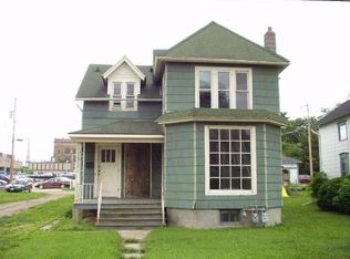 215 W Clark St, Freeport, IL 61032