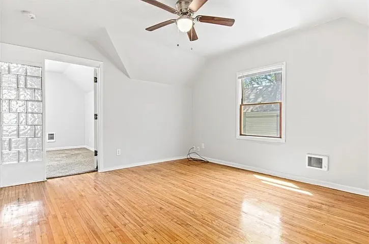 2314 2nd St NE #2 — Photo 5