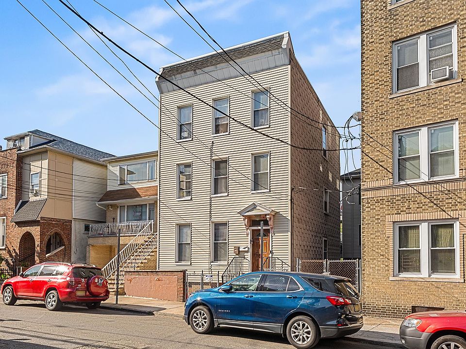 1st image of 8 Manhattan Ave