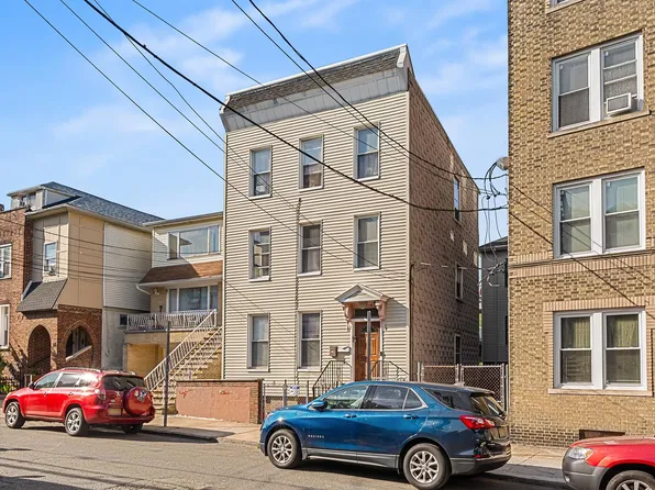 8 Manhattan Avenue image 1 of 29