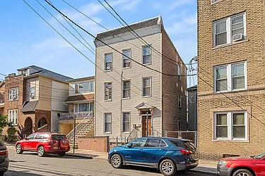 8 Manhattan Avenue