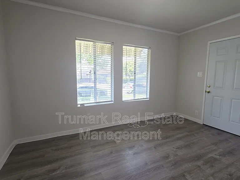 429 W Garfield Ave — Photo 6