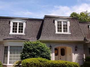 28802 Herndonwood Dr, Farmington Hills, MI 48334