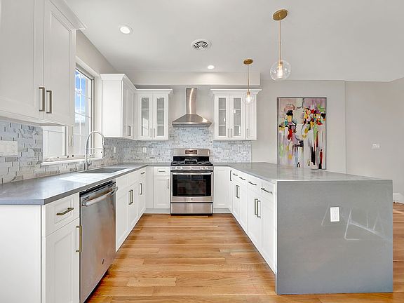 4th image of 2415 E 69th St