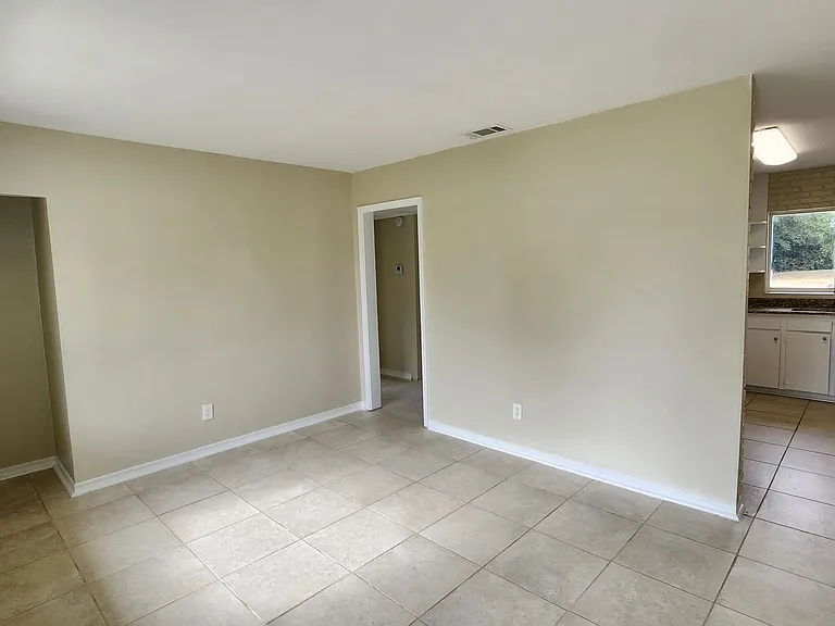 606 Chaseville St — Photo 7