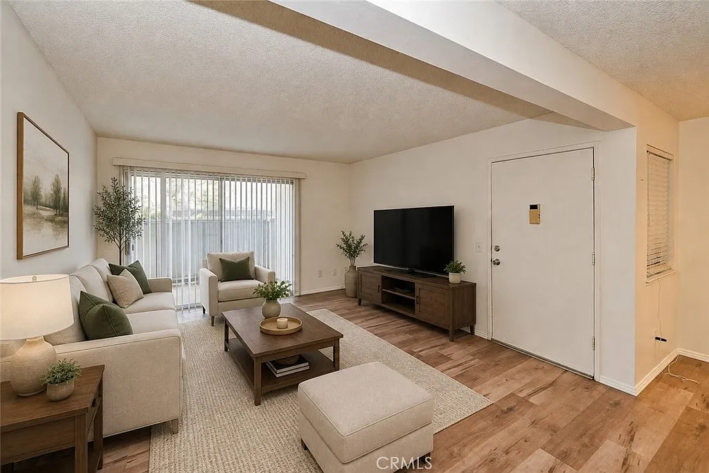 1 bed, 715 sqft, $1,950 — Photo 3