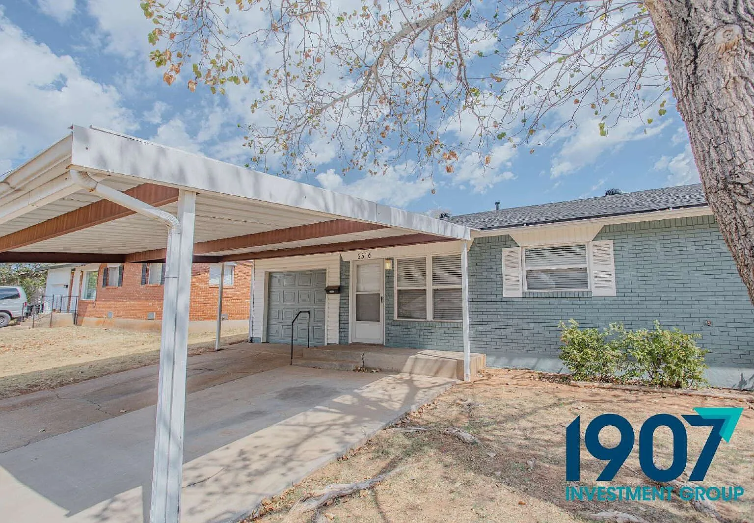3 bed, 1.0 bath, 858 sqft, $1,275 — Photo 3