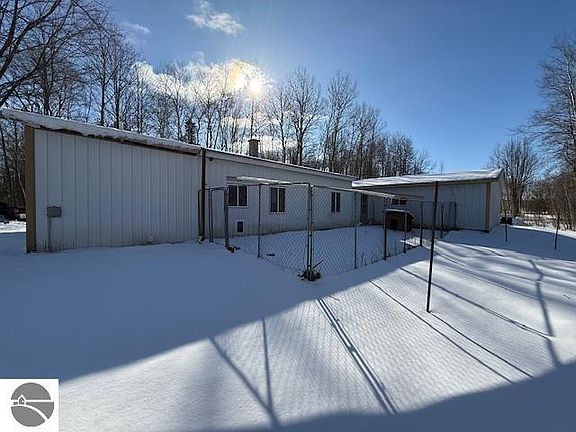 3rd image of 2785 W Falmouth Rd
