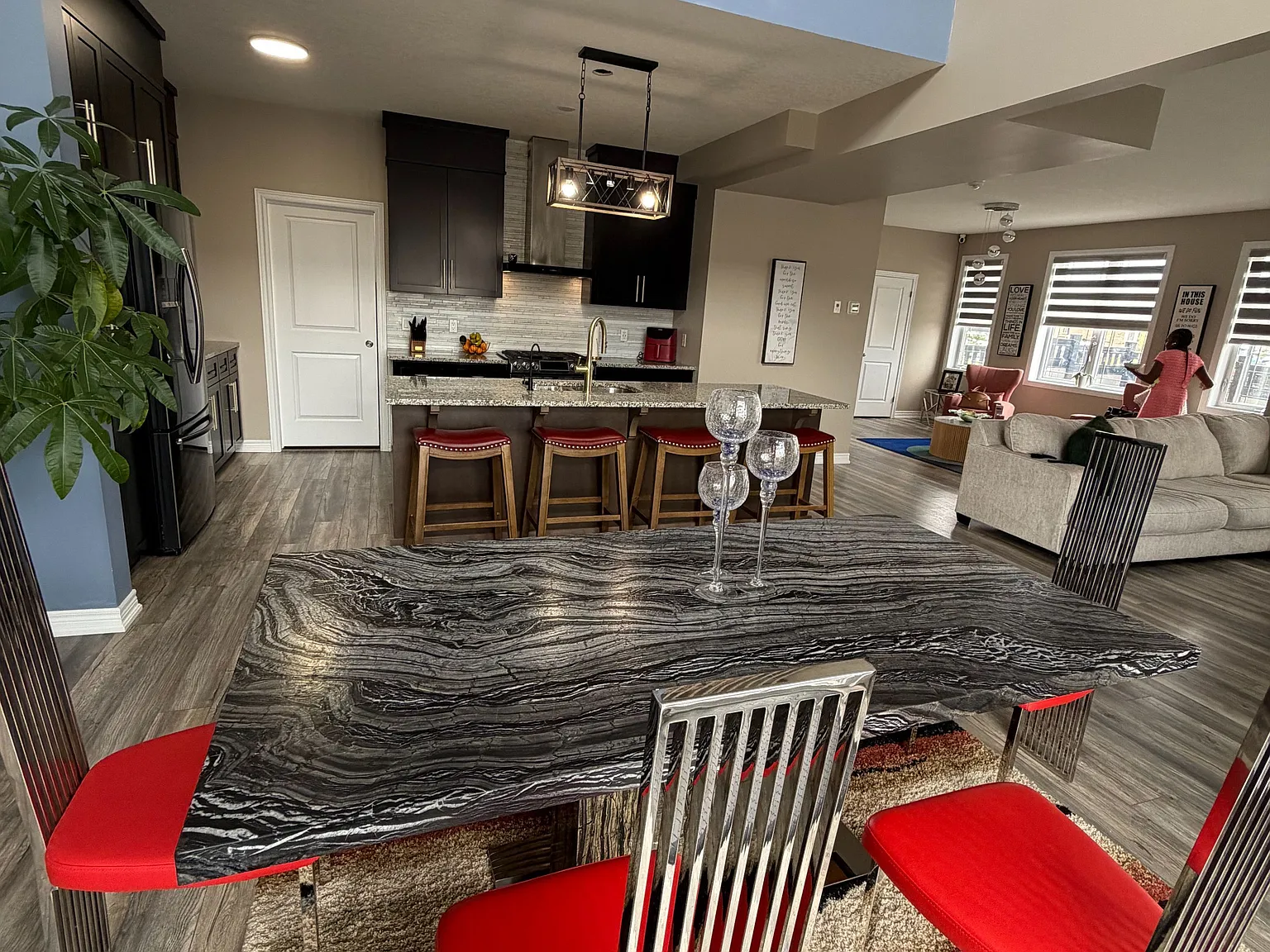 4 bed, $4,200 — Photo 4