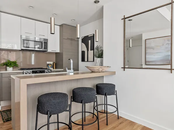 333 East 109th Street 2A image 2 of 8