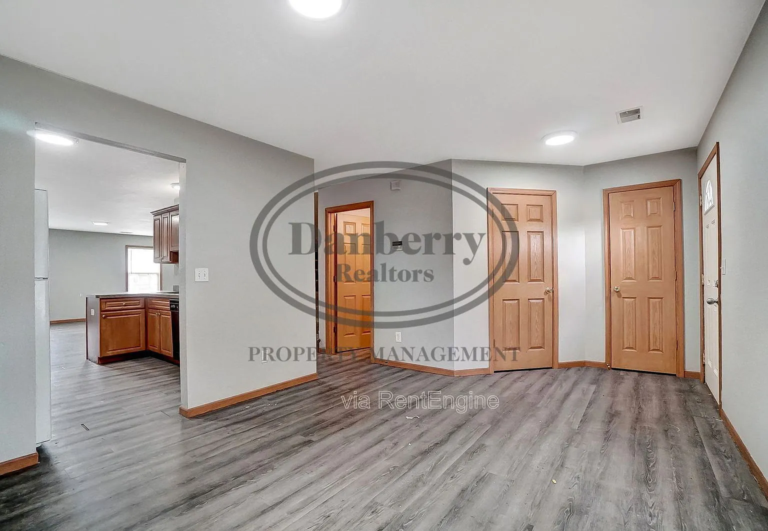 6 bed, 3.5 bath, 2500 sqft, $2,750 — Photo 4