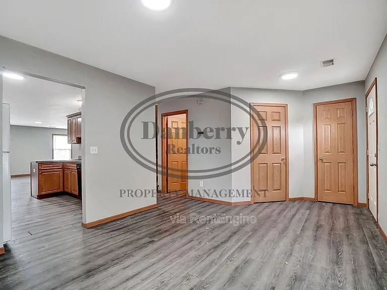 1115 N Byrne Rd — Photo 4