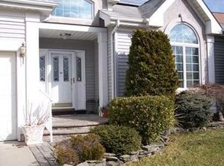 17 Ardsleigh Pl, Monroe Township, NJ 08831