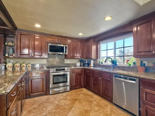 301 Taylor St, Vista, CA 92084