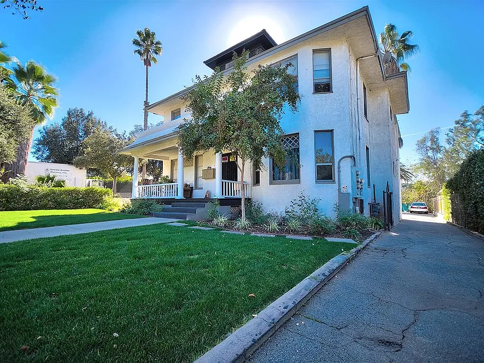 869 Lincoln Ave #202